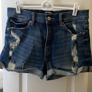 Express High Rise Shortie. Distressed. Stretch +. Size 8. Only worn 3 times.